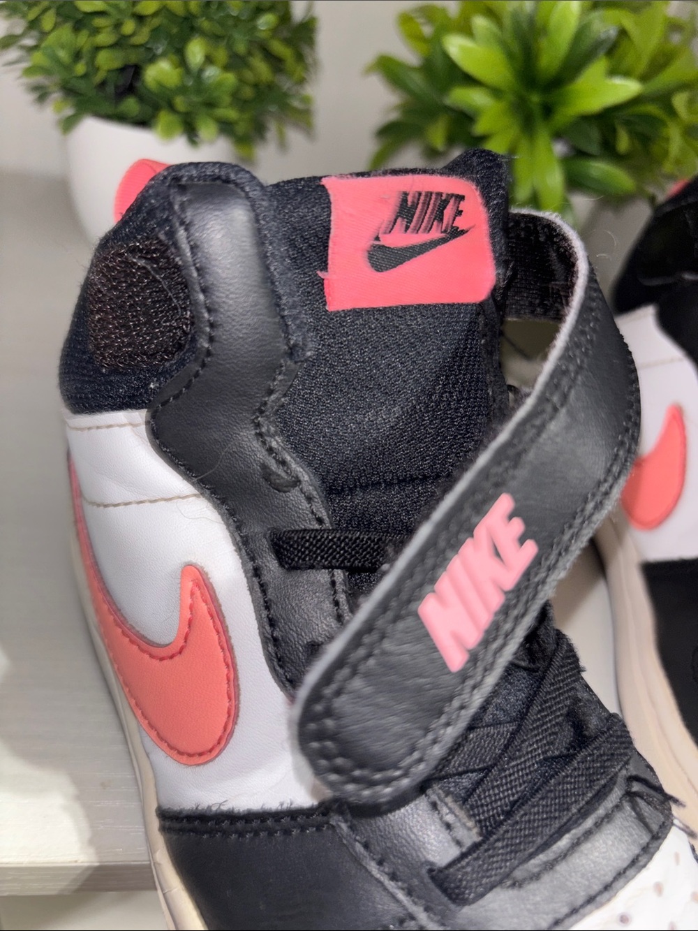 Girls Nikes - Picture 8 of 11